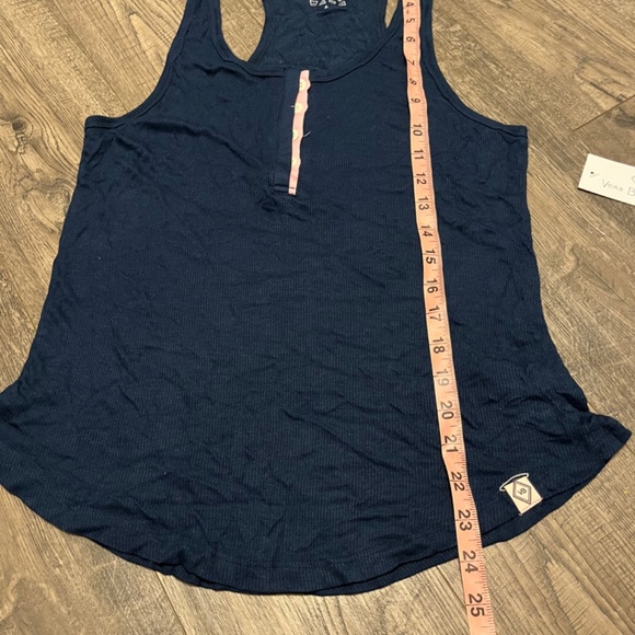Vera Bradley tank top size large - Picture 8 of 8